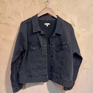 Democracy Womens Black Denim Jacket

Non Smoking/No Pets